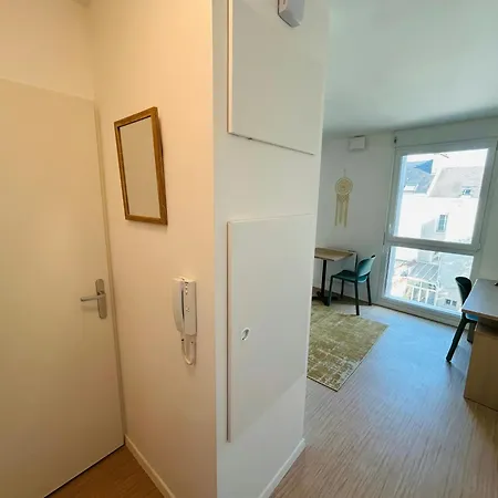 We Live In R - 402 Appartement