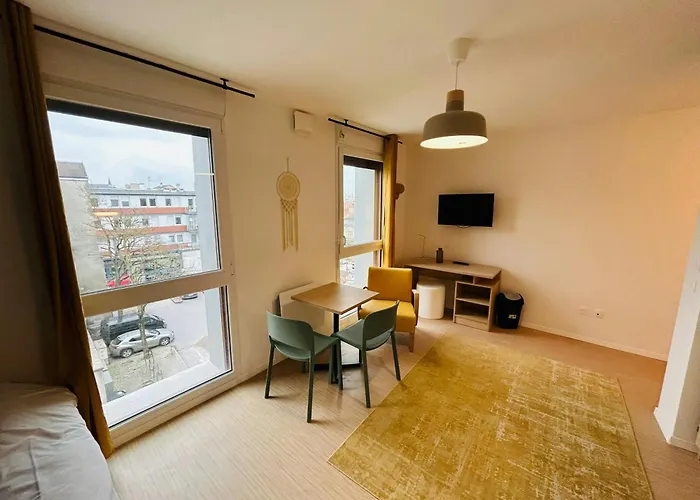 We Live In R - 402 דירה *