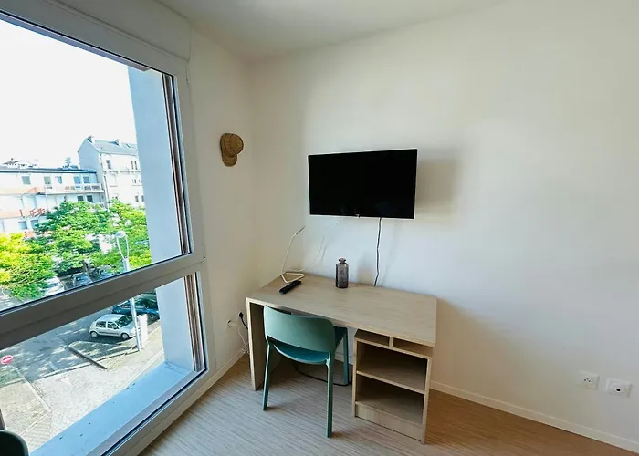 We Live In R - 402 ריימס